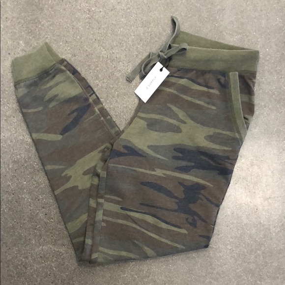 ✨SOLD OUT✨Z Supply Camo Jogger Pant - Picture 4 of 6